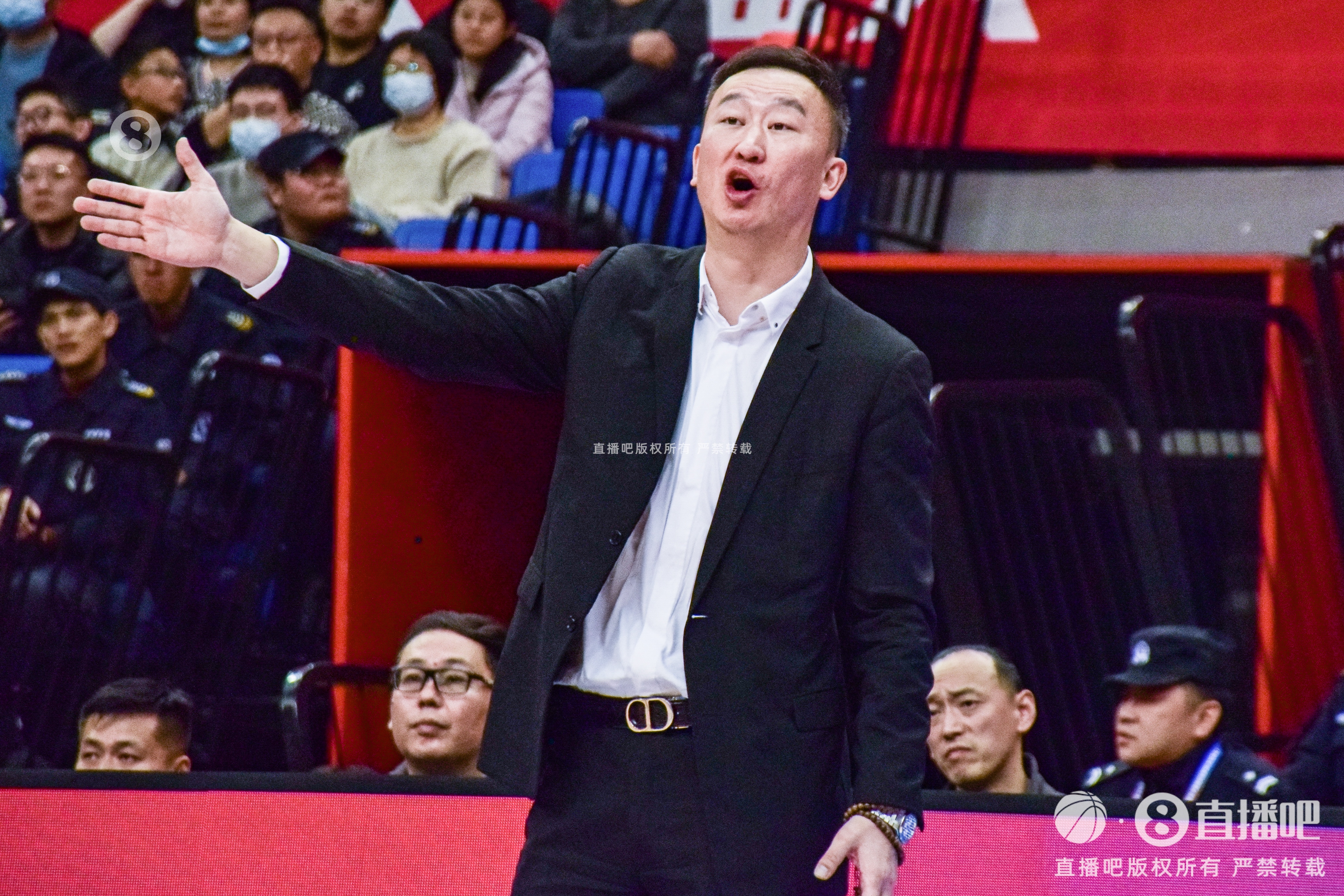 广厦惊艳表现令八强出局的青岛持续引发热议